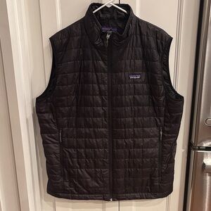 Patagonia Men's Dark Quilted Vest